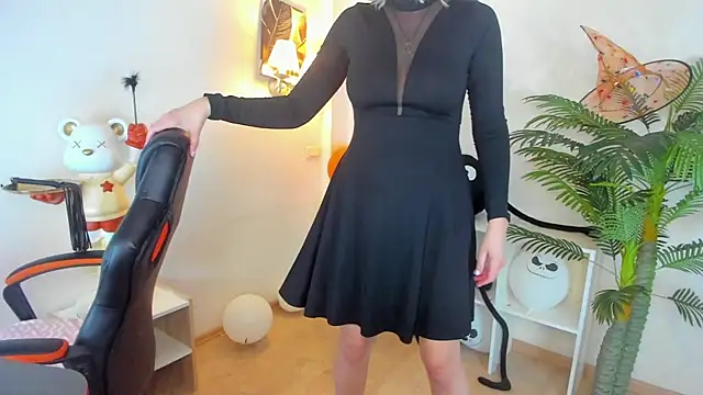 Snapshot of AriFleow chatting on November 17, 2025, 11:58 am AriFleow online show from November 17, 2025, 11:58 am