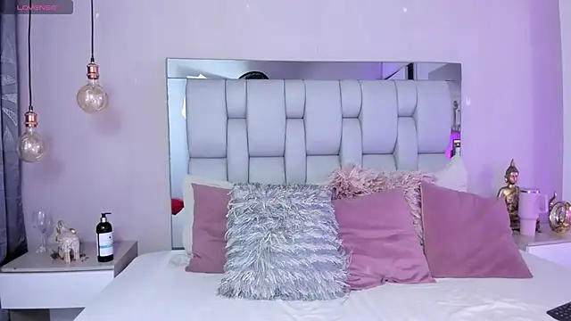 SusanBenett online show from October 12, 2025, 10:00 pm