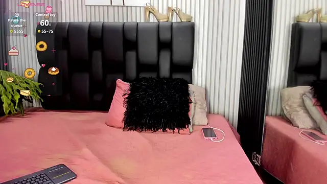 Snapshot of PamelaAnderson_2 chatting on November 29, 2025, 4:23 am PamelaAnderson 2 online show from November 29, 2025, 4:23 am