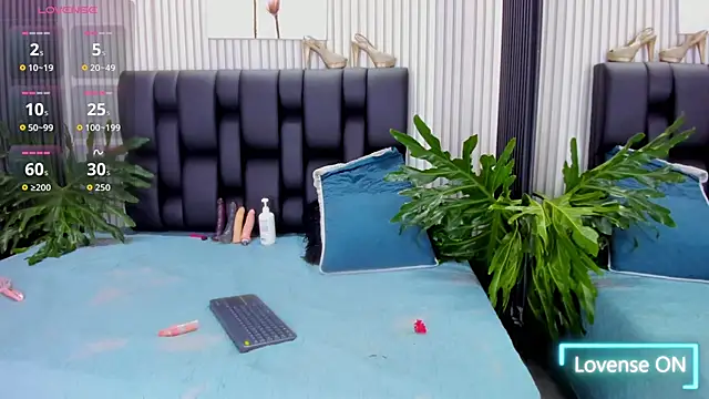 Snapshot of PamelaAnderson_2 chatting on October 17, 2025, 3:54 am PamelaAnderson 2 online show from October 17, 2025, 3:54 am