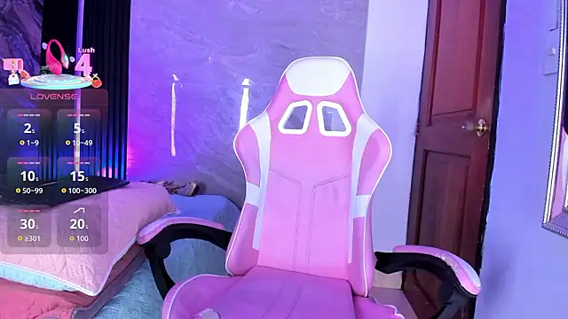 Snapshot of PamelaAnderson_2 chatting on March 5, 2026, 8:05 pm PamelaAnderson 2 online show from March 5, 2026, 8:05 pm