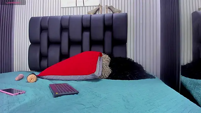 Snapshot of PamelaAnderson_2 chatting on April 11, 2026, 8:12 pm PamelaAnderson 2 online show from April 11, 2026, 8:12 pm