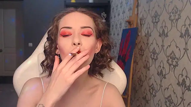 FascinatingEyess online show from June 18, 2026, 8:14 pm