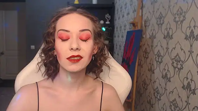 FascinatingEyess online show from June 21, 2026, 7:52 pm