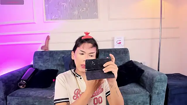 Snapshot of yossi_peach_cute chatting on July 17, 2026, 4:43 am yossi peach cute online show from July 17, 2026, 4:43 am