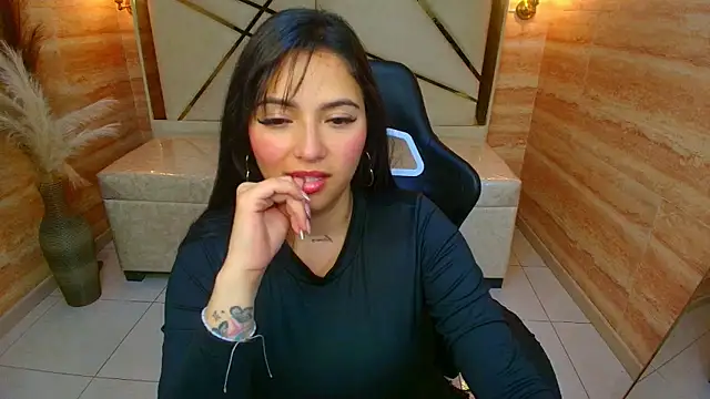 Snapshot of Dakotha_v_ chatting on November 28, 2025, 3:17 am Dakotha v online show from November 28, 2025, 3:17 am