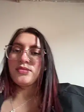 Snapshot of VioletPearson chatting on May 16, 2026, 6:29 pm VioletPearson online show from May 16, 2026, 6:29 pm