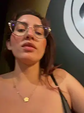 Snapshot of VioletPearson chatting on March 11, 2025, 12:11 am VioletPearson online show from March 11, 2025, 12:11 am