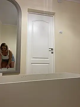 RissaRheys online show from April 23, 2026, 12:29 pm