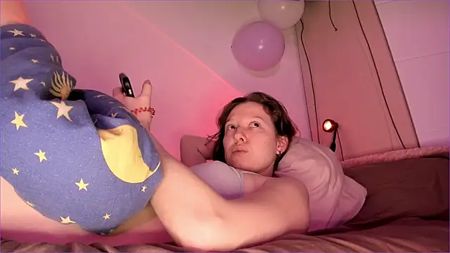 Snapshot of Viktoria_Oliverr chatting on November 6, 2025, 6:39 am Viktoria Oliverr online show from November 6, 2025, 6:39 am