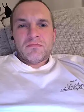 Snapshot of AttractiveSilk5 chatting on December 21, 2025, 10:43 pm AttractiveSilk5 online show from December 21, 2025, 10:43 pm