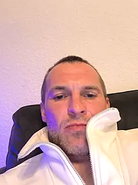 Snapshot of AttractiveSilk5 chatting on March 30, 2026, 5:58 pm AttractiveSilk5 online show from March 30, 2026, 5:58 pm