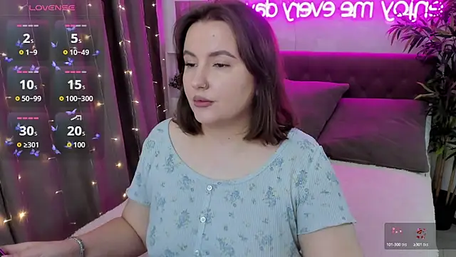 FeralPeach online show from October 18, 2025, 4:47 am