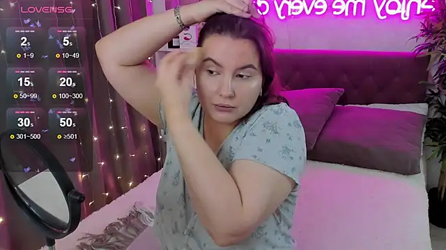 Snapshot of FeralPeach chatting on November 13, 2025, 4:27 am FeralPeach online show from November 13, 2025, 4:27 am