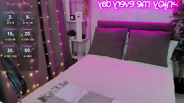 Snapshot of FeralPeach chatting on November 27, 2025, 3:51 am FeralPeach online show from November 27, 2025, 3:51 am