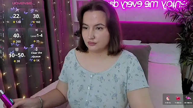 Snapshot of FeralPeach chatting on September 18, 2025, 4:04 am FeralPeach online show from September 18, 2025, 4:04 am