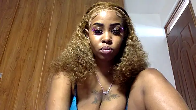 Snapshot of Rose_berry chatting on February 1, 2025, 5:18 am Rose berry online show from February 1, 2025, 5:18 am