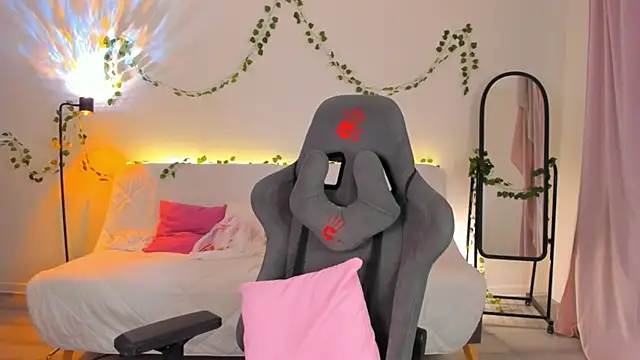 Eva Davi online show from September 14, 2025, 2:12 am