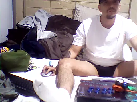 Snapshot of Terry_Bogardd chatting on December 19, 2025, 5:43 am Terry Bogardd online show from December 19, 2025, 5:43 am