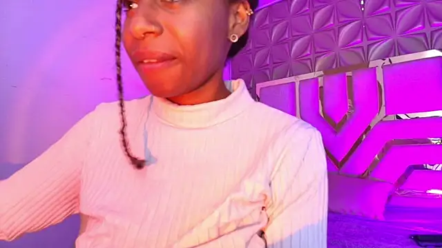 Snapshot of Queen_perla_ chatting on April 15, 2026, 12:21 pm Queen perla online show from April 15, 2026, 12:21 pm