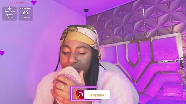 Snapshot of Queen_perla_ chatting on March 29, 2026, 5:36 pm Queen perla online show from March 29, 2026, 5:36 pm