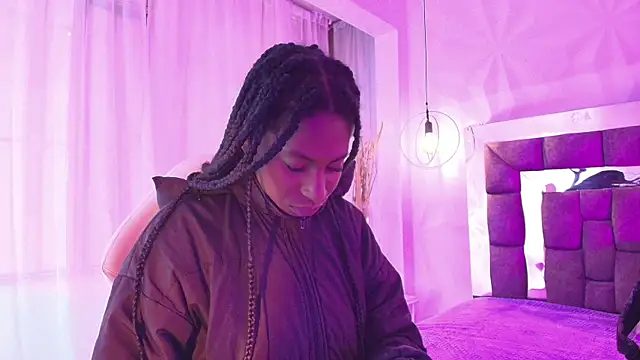 Snapshot of Queen_perla_ chatting on May 27, 2026, 12:12 pm Queen perla online show from May 27, 2026, 12:12 pm