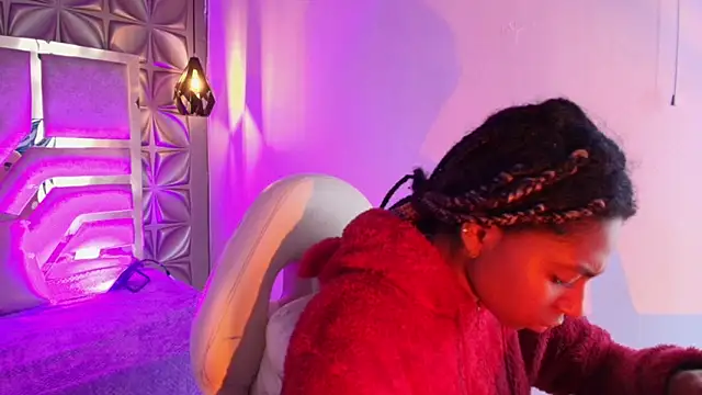 Snapshot of Queen_perla_ chatting on March 5, 2026, 12:13 pm Queen perla online show from March 5, 2026, 12:13 pm