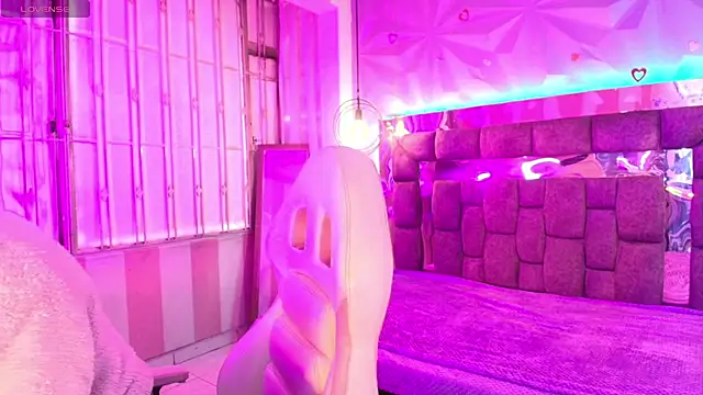 Snapshot of Queen_perla_ chatting on May 8, 2026, 12:20 pm Queen perla online show from May 8, 2026, 12:20 pm