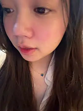 Snapshot of Hotellinh12 chatting on April 23, 2026, 10:44 am Hotellinh12 online show from April 23, 2026, 10:44 am