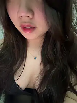 Snapshot of Hotellinh12 chatting on May 5, 2026, 3:59 pm Hotellinh12 online show from May 5, 2026, 3:59 pm