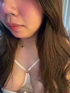 Snapshot of Hotellinh12 chatting on April 15, 2026, 4:00 pm Hotellinh12 online show from April 15, 2026, 4:00 pm
