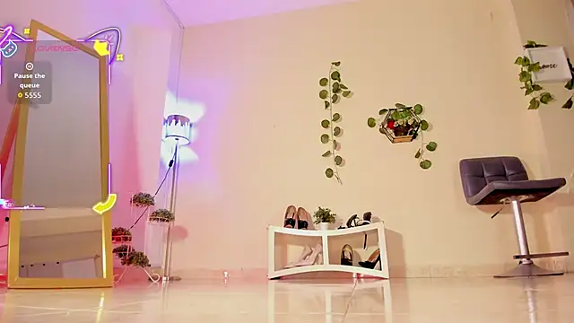 thais dreams online show from October 9, 2025, 1:00 pm