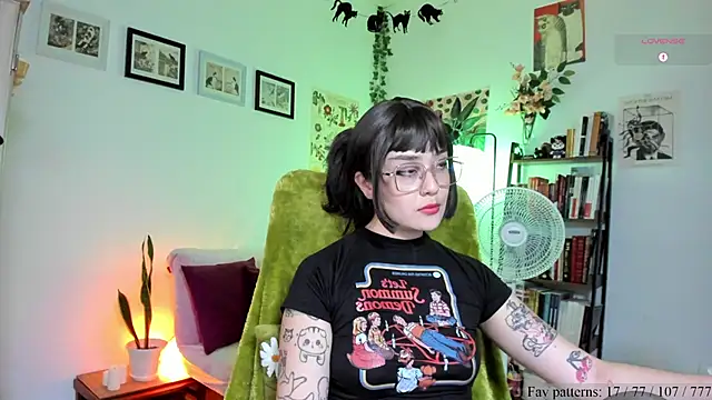 Conlosmichis online show from April 3, 2026, 9:43 pm