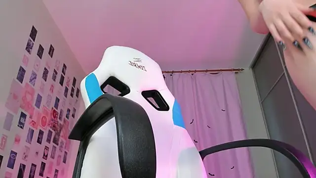 Snapshot of Vanessa_Verona chatting on October 26, 2025, 5:52 am Vanessa Verona online show from October 26, 2025, 5:52 am