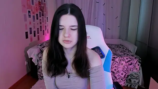 Snapshot of Vanessa_Verona chatting on March 20, 2025, 5:24 am Vanessa Verona online show from March 20, 2025, 5:24 am