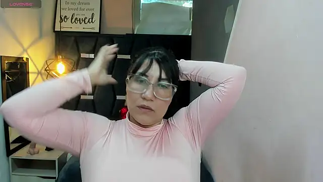 Snapshot of GiaFox_ chatting on October 5, 2025, 1:24 pm GiaFox online show from October 5, 2025, 1:24 pm