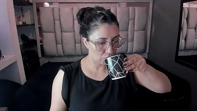 Snapshot of GiaFox_ chatting on October 6, 2025, 7:36 pm GiaFox online show from October 6, 2025, 7:36 pm