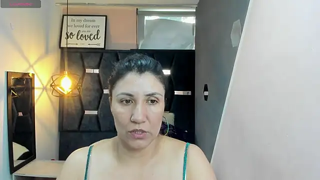 Snapshot of GiaFox_ chatting on October 7, 2025, 1:12 pm GiaFox online show from October 7, 2025, 1:12 pm