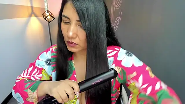 Snapshot of GiaFox_ chatting on March 3, 2025, 1:01 pm GiaFox online show from March 3, 2025, 1:01 pm