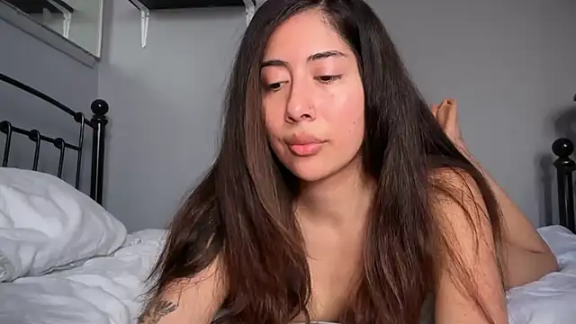 LorenaAnderson online show from May 23, 2026, 10:47 am