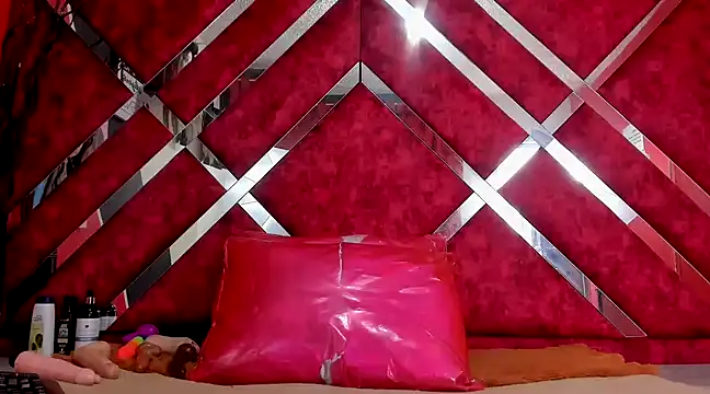 Scarlett Hot5 online show from March 9, 2025, 5:06 pm