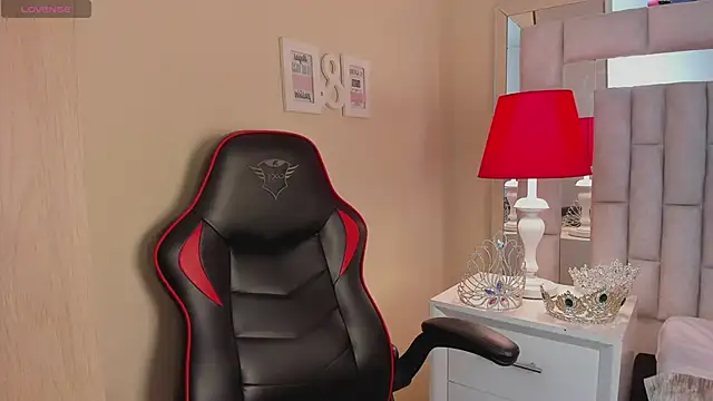 Snapshot of mariiahneedles chatting on February 18, 2025, 9:31 pm mariiahneedles online show from February 18, 2025, 9:31 pm