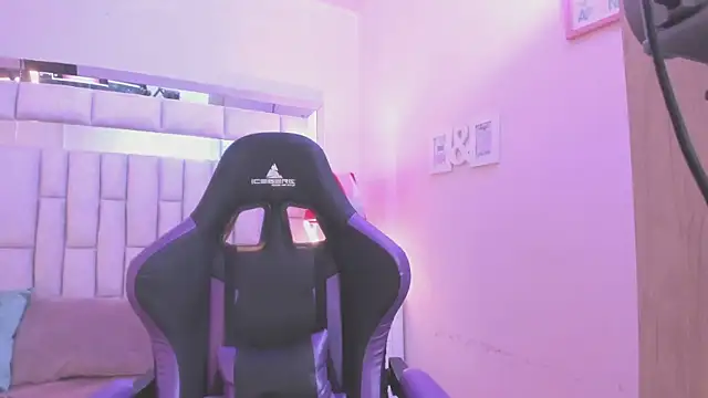 Snapshot of mariiahneedles chatting on February 23, 2026, 11:16 pm mariiahneedles online show from February 23, 2026, 11:16 pm