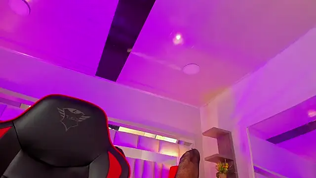 Snapshot of mariiahneedles chatting on October 20, 2025, 10:10 pm mariiahneedles online show from October 20, 2025, 10:10 pm