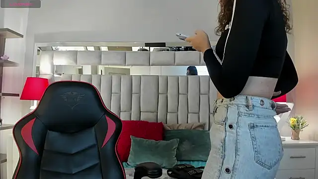 Snapshot of mariiahneedles chatting on October 7, 2025, 10:11 pm mariiahneedles online show from October 7, 2025, 10:11 pm