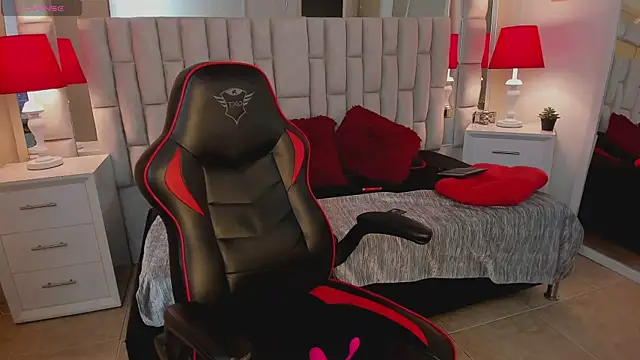 Snapshot of mariiahneedles chatting on February 12, 2025, 11:51 pm mariiahneedles online show from February 12, 2025, 11:51 pm