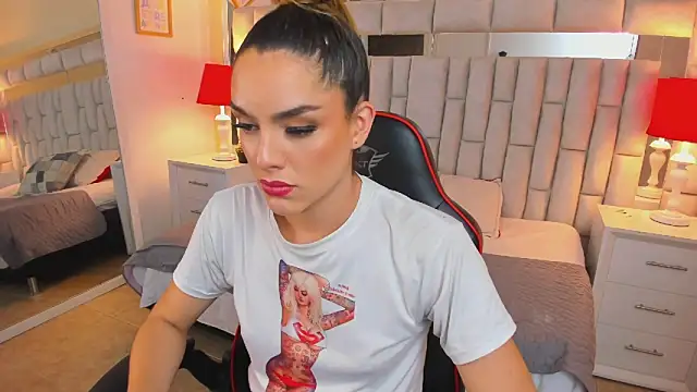 Snapshot of mariiahneedles chatting on February 21, 2025, 12:27 am mariiahneedles online show from February 21, 2025, 12:27 am