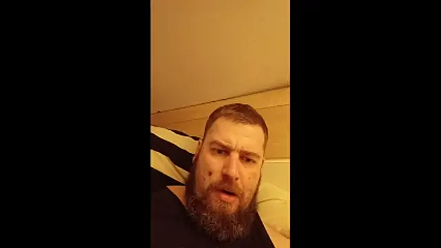 Snapshot of machobear87 chatting on February 14, 2026, 9:15 pm machobear87 online show from February 14, 2026, 9:15 pm