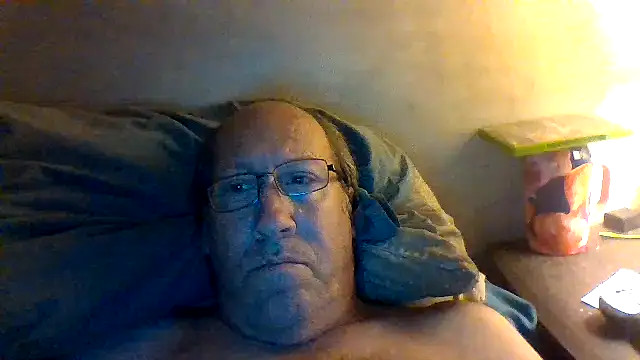 Snapshot of hornyrich69 chatting on June 5, 2026, 4:28 am hornyrich69 online show from June 5, 2026, 4:28 am