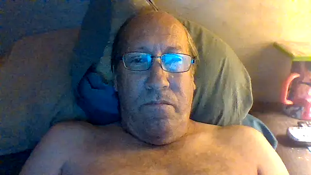 Snapshot of hornyrich69 chatting on June 4, 2026, 5:23 am hornyrich69 online show from June 4, 2026, 5:23 am